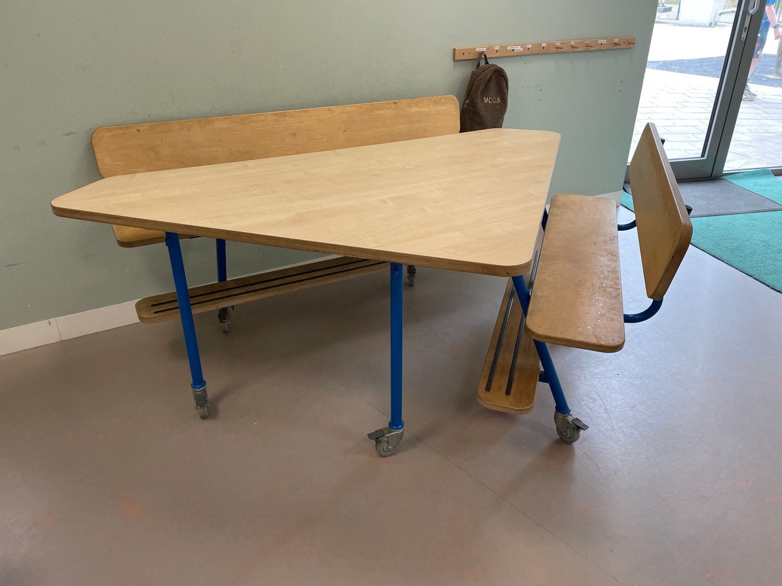 Kinderdagverblijf tafel met bankjes in nijmegen, Ophalen, Gebruikt, Tafel(s) en Stoel(en)