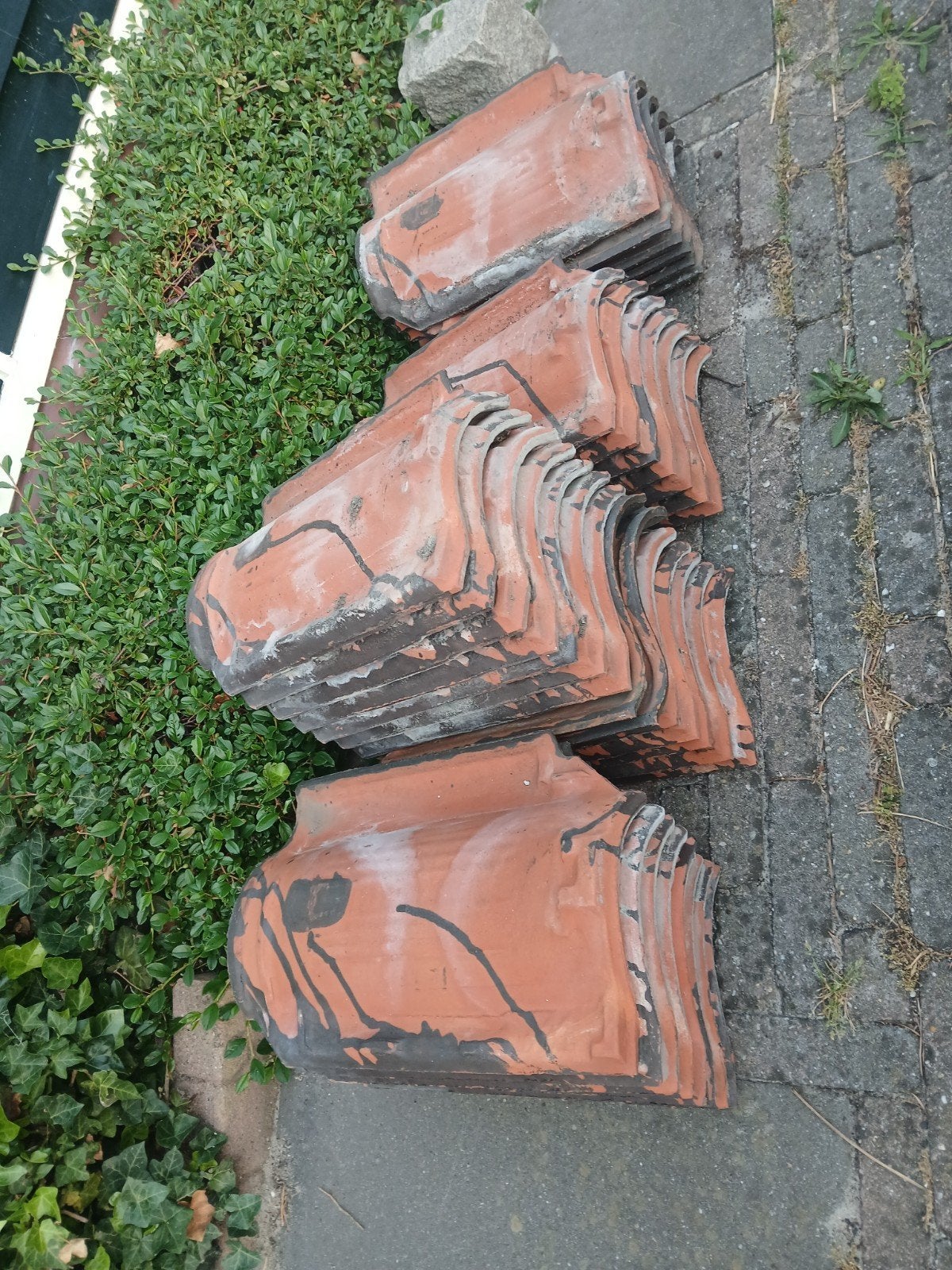 Dakpannen gratis, Doe-het-zelf en Verbouw, Dakpannen en Dakbedekking, Dakpannen, Steen of Klei, Zwart, Ophalen