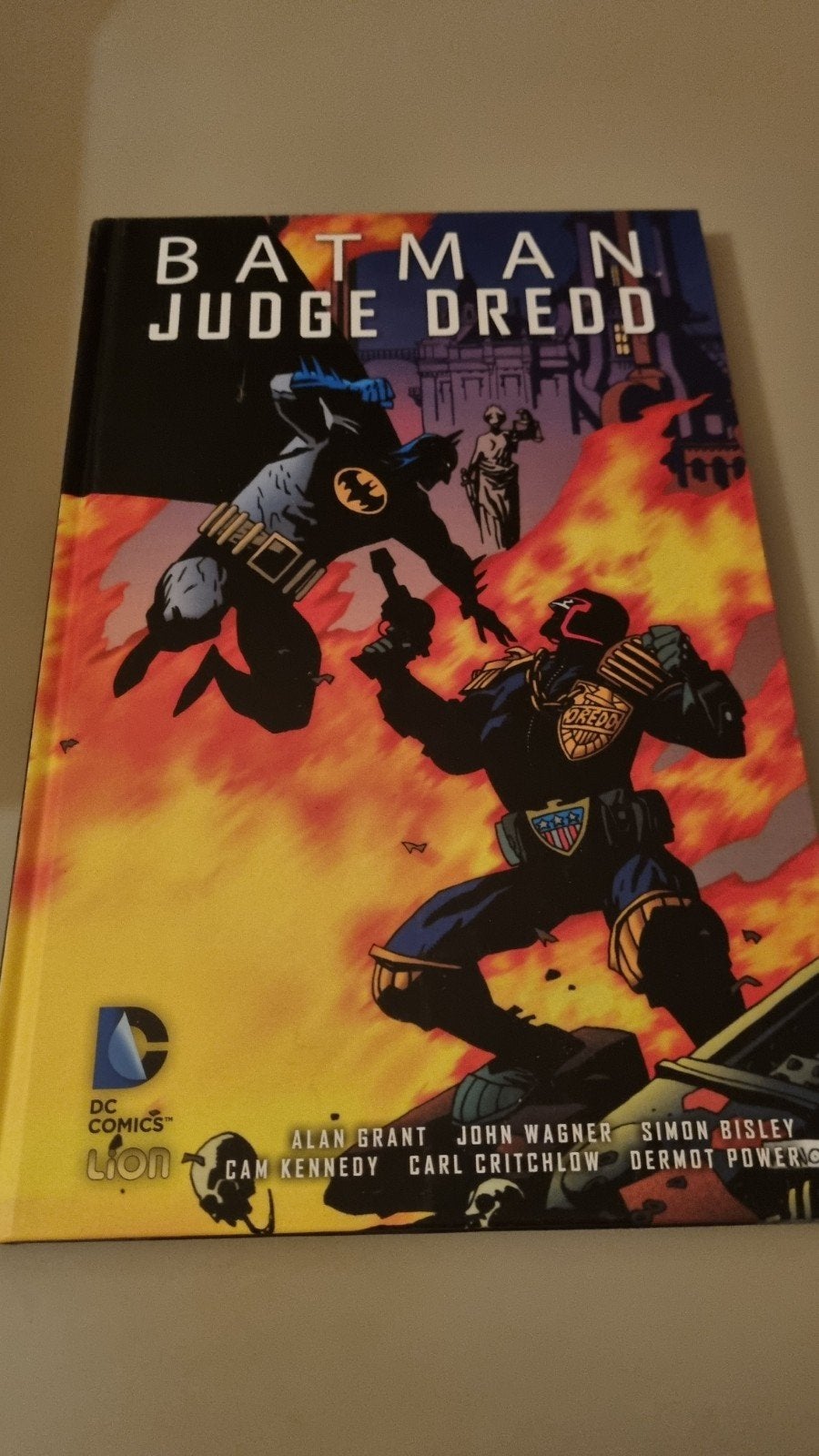 Batman Judge Dredd: Wie is de Wet?, Boeken, Ophalen of Verzenden