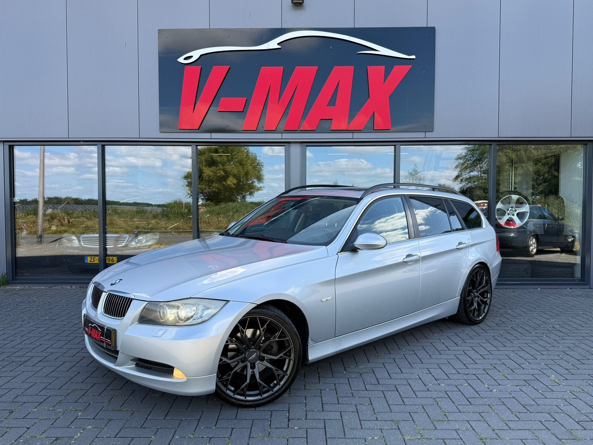 BMW 325i Touring Executive Xenon Leer NaviProf Stoelvw Trekh, Automaat, Achterwielaandrijving, Gebruikt, Zwart