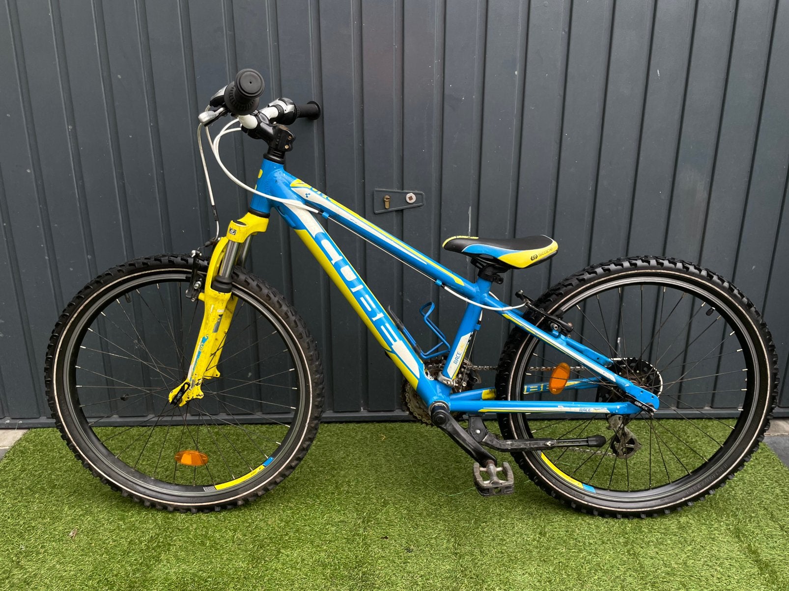 Cube Race 240 - 24 inch Kinderfiets MTB Mountainbike 💛💙, 24 inch, Velgrem, Versnellingen, Ophalen of Verzenden