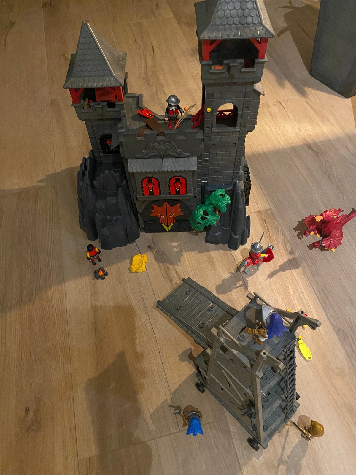 Rode ridderkasteel met stormram, Kinderen en Baby's, Ophalen, Zo goed als nieuw