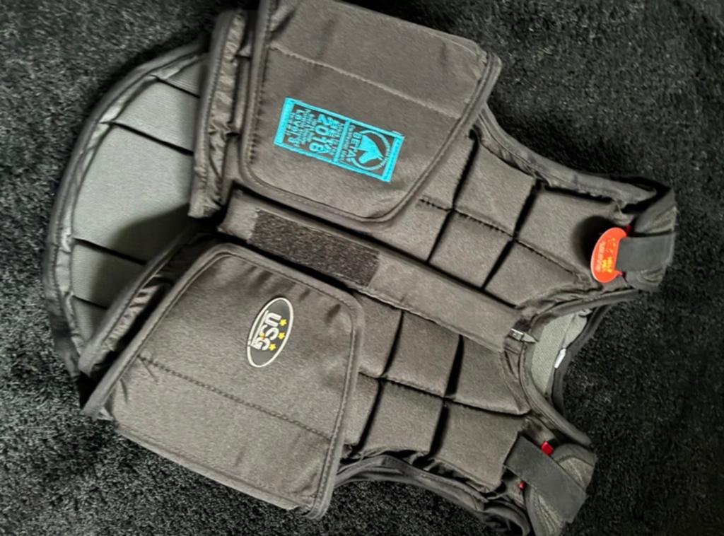 Te koop nieuwe USG bodyprotector CM kids, maat 152, Dieren en Toebehoren, Ophalen of Verzenden, Nieuw, Overige toepassingen