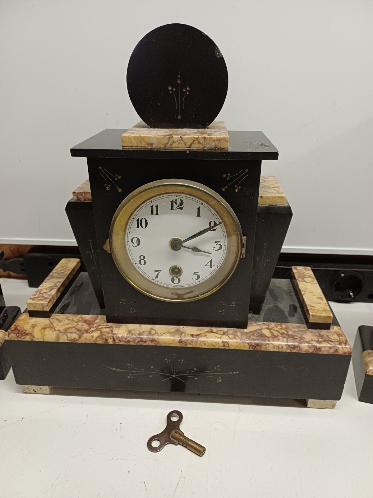 Antiek Frans Art Deco Klokkenstel met Vazen en Sleutel, Antiek en Kunst, Antiek | Klokken, Ophalen of Verzenden