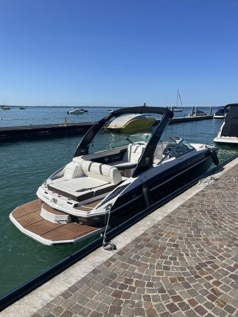 2017 Regal Bowrider 2300 - V8 350 PK, Zeer Nette Staat, Binnenboordmotor, 35 cm, Zo goed als nieuw, Polyester