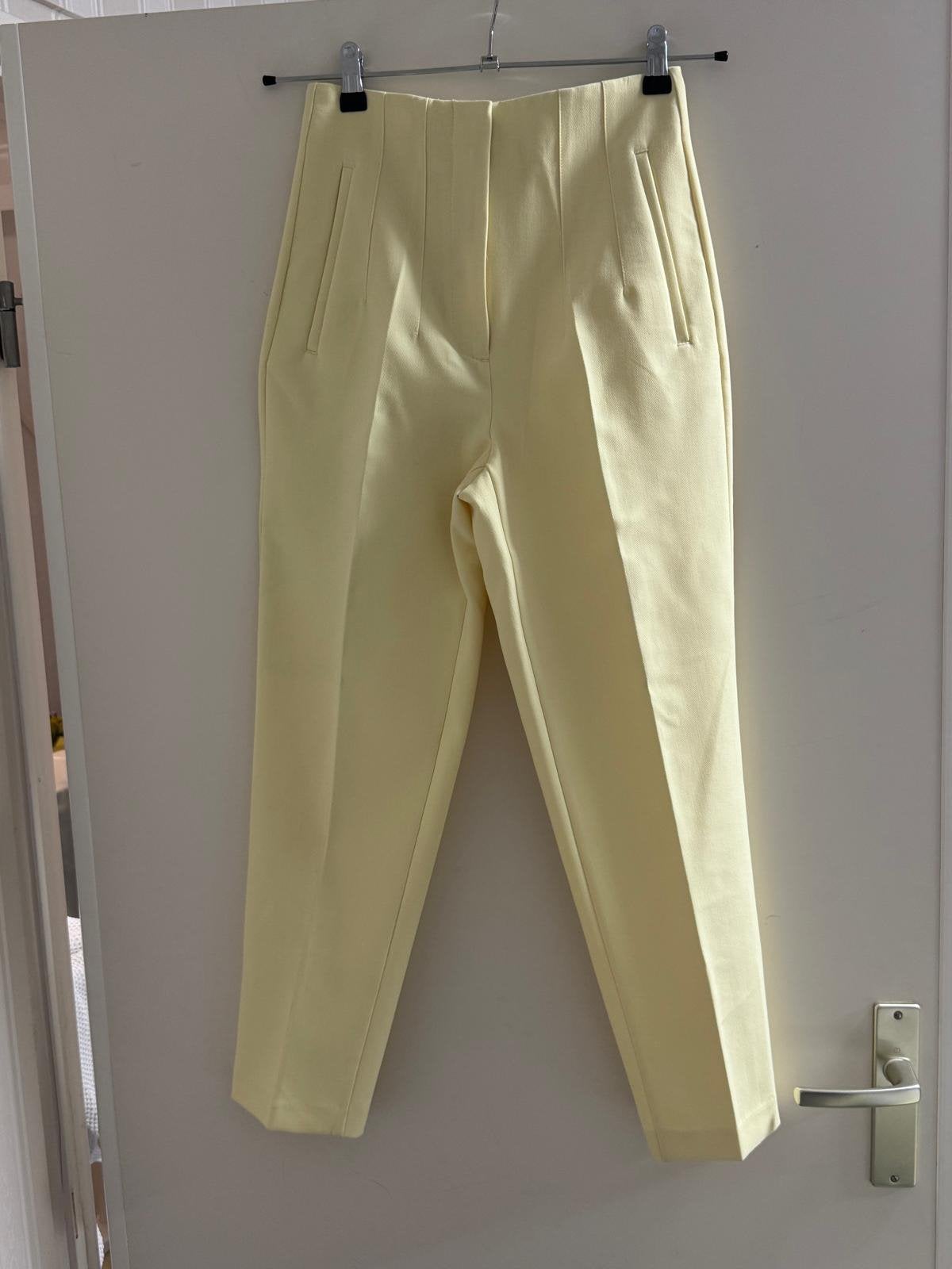 Zara lichtgele broek met hoge taille, Kleding | Dames, Ophalen of Verzenden, Zo goed als nieuw, Maat 36 (S), Geel