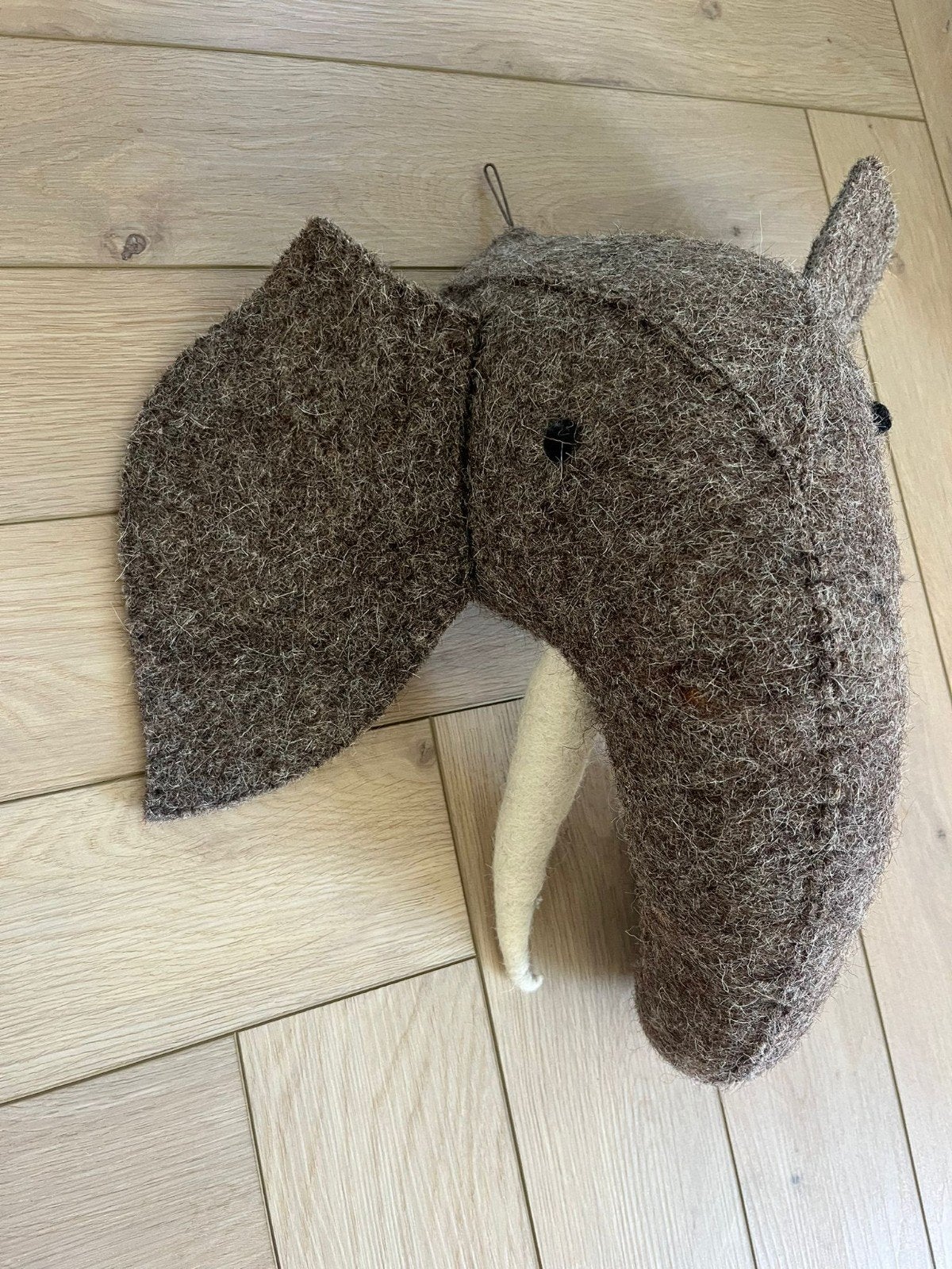 Vilten Olifantenkop Wanddecoratie, Huis en Inrichting, Woonaccessoires | Overige, Overige stijlen, Ophalen of Verzenden, Zo goed als nieuw