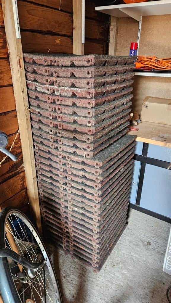 60x rubber tegels 50x50x4,5 cm incl. verbindingspennen, Ophalen, Gebruikt, Overige typen, Rubber