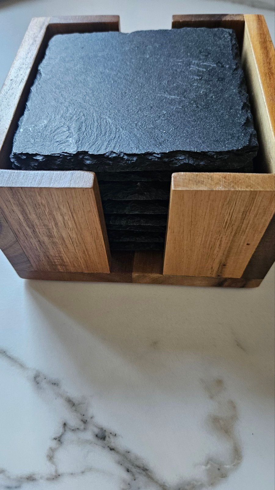 8 Leisteen onderzetters met houten houder en viltjes, Steen/keramiek, Ophalen of Verzenden, Overige typen, Zwart