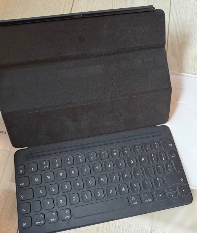 Ipad smart keyboard 10.2/10.5, Ophalen of Verzenden, Zo goed als nieuw, 10 inch, Bescherming voor- en achterkant