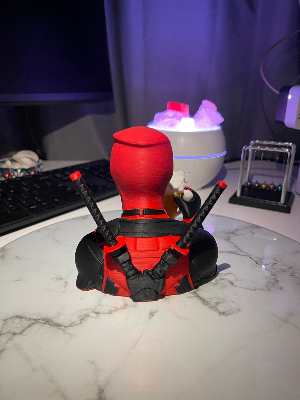 Foto 6 van Deadpool Decoratief Beeldje - Gaming Desk / Kantoor / Mancav