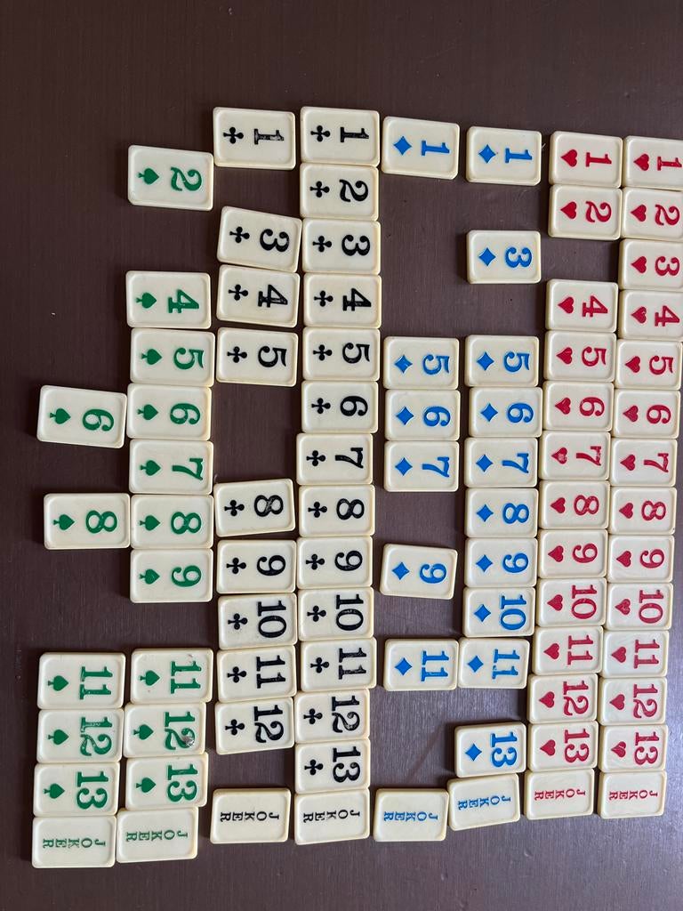 Rummikub 1 euro per stuk: 4 bordjes (zonder steunen) stenen, Drie of vier spelers, Ophalen of Verzenden, Gebruikt