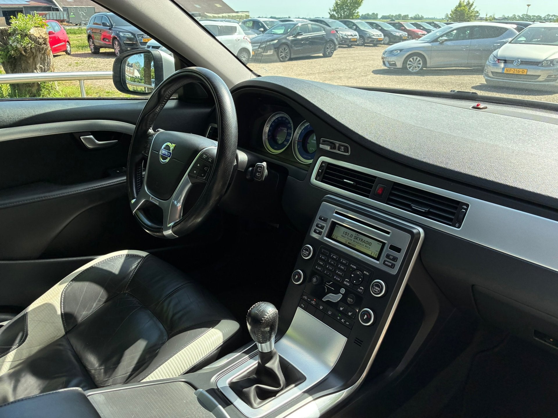Volvo V70 2.5T Summum | R-Design + Clima + Cruise + Leder nu, Auto's, Voorwielaandrijving, Gebruikt, Zwart, Handgeschakeld