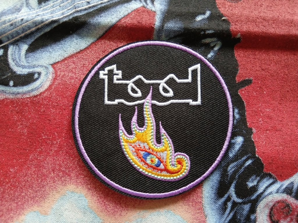 Tool erg mooie eyes patch paarse border t20 metal, Verzenden, Nieuw, Kleding
