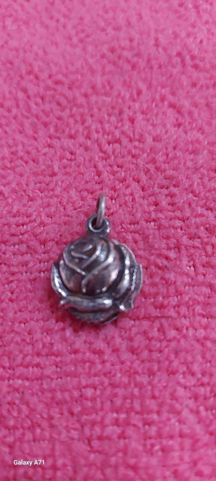 Zilveren roos hanger met religieuze afbeelding, Gebruikt, Ophalen of Verzenden, Bloem of Plant, Zilver
