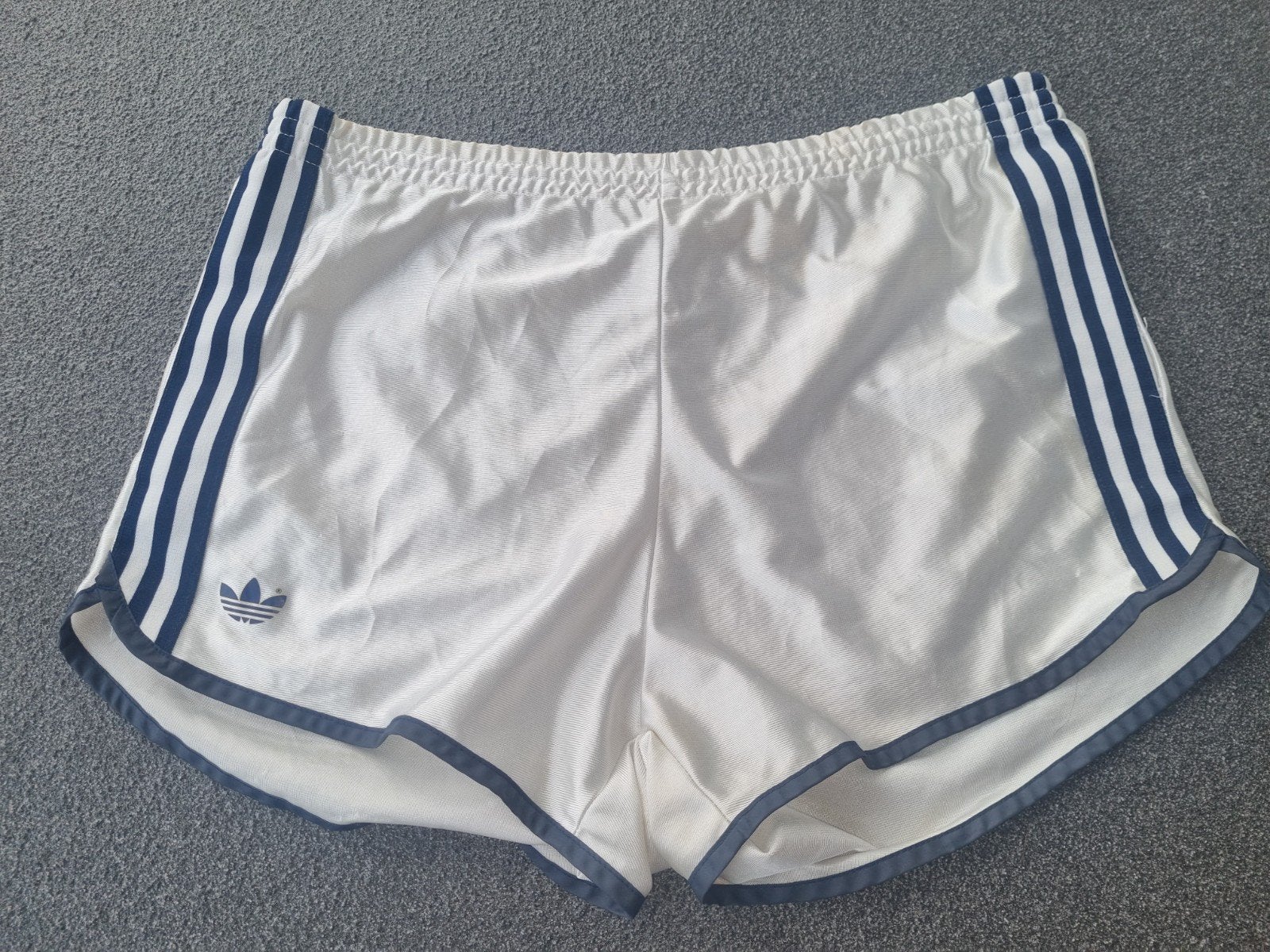 Adidas vintage short., Maat 48/50 (M), Wit, Ophalen of Verzenden, Zo goed als nieuw