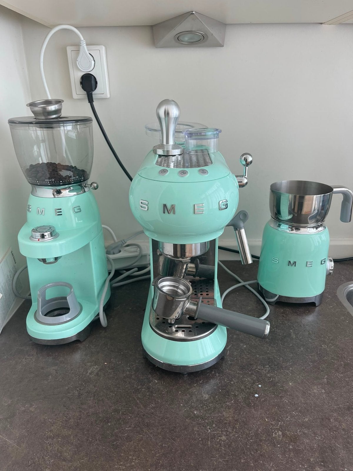 SMEG Espresso Apparaat, Koffiemolen en Melkopschuimer Set, Witgoed en Apparatuur, Koffiezetapparaten, Stoompijpje, Gebruikt, Espresso apparaat