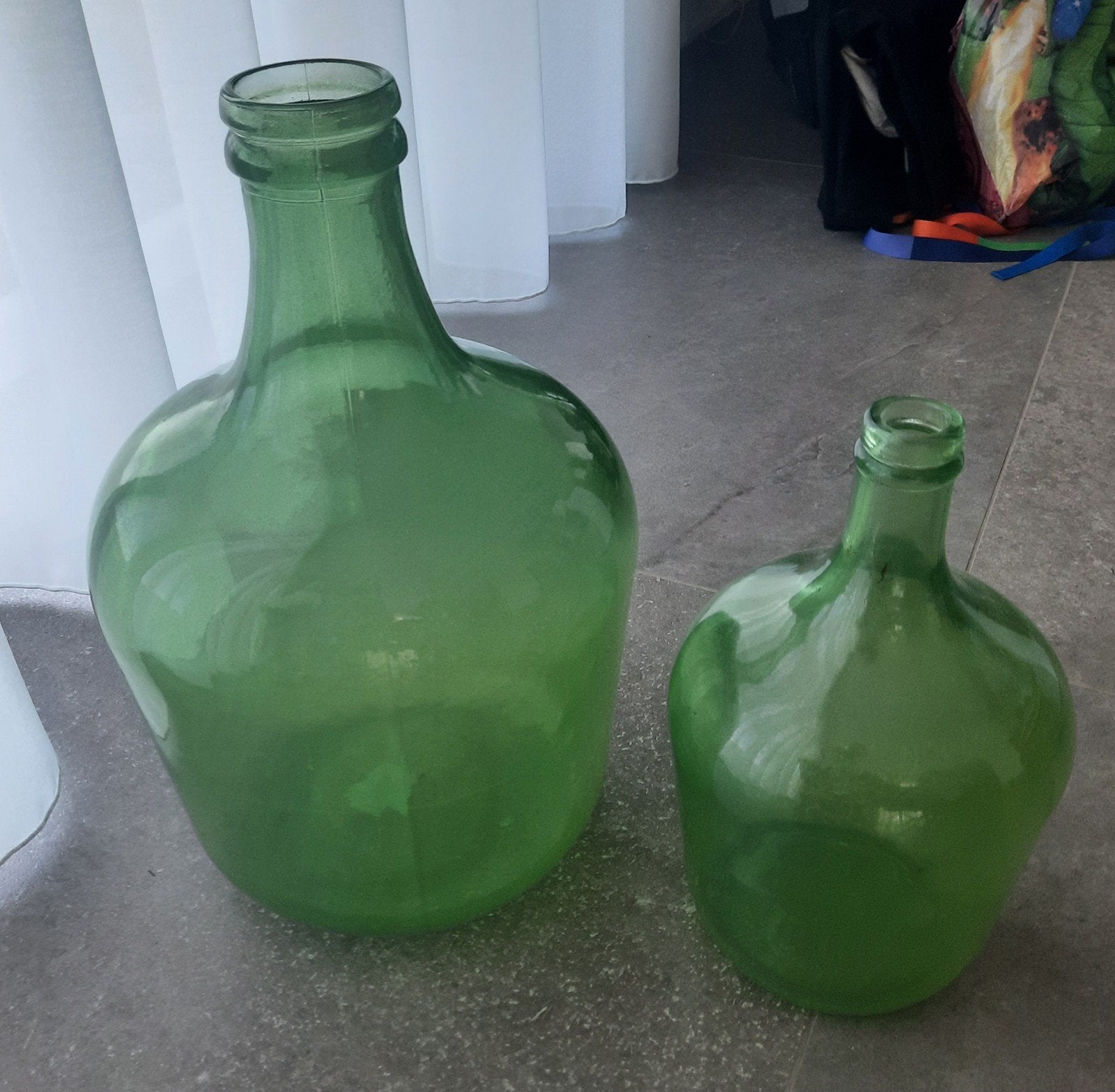 Set van 2 vintage groene glazen flessen/damejeannes, Antiek en Kunst, Ophalen of Verzenden