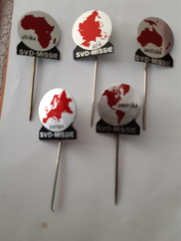 5 speldjes SVD missie werelddelen rood/ zwart, Ophalen of Verzenden, Nieuw, Stad of Land, Speldje of Pin
