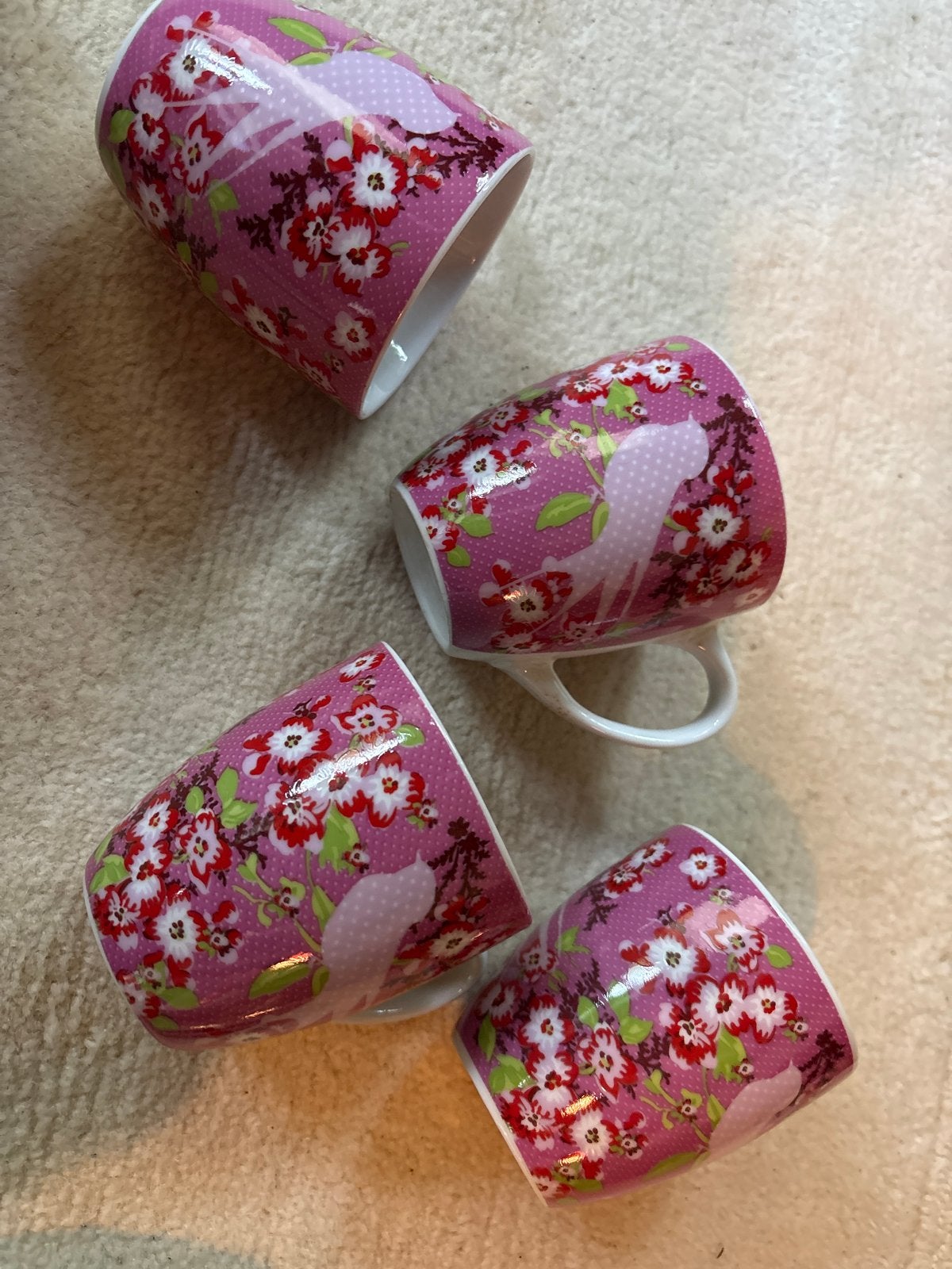 4 roze mokken met bloemen en vogelprint, Overige merken, Keramiek, Zo goed als nieuw, Modern
