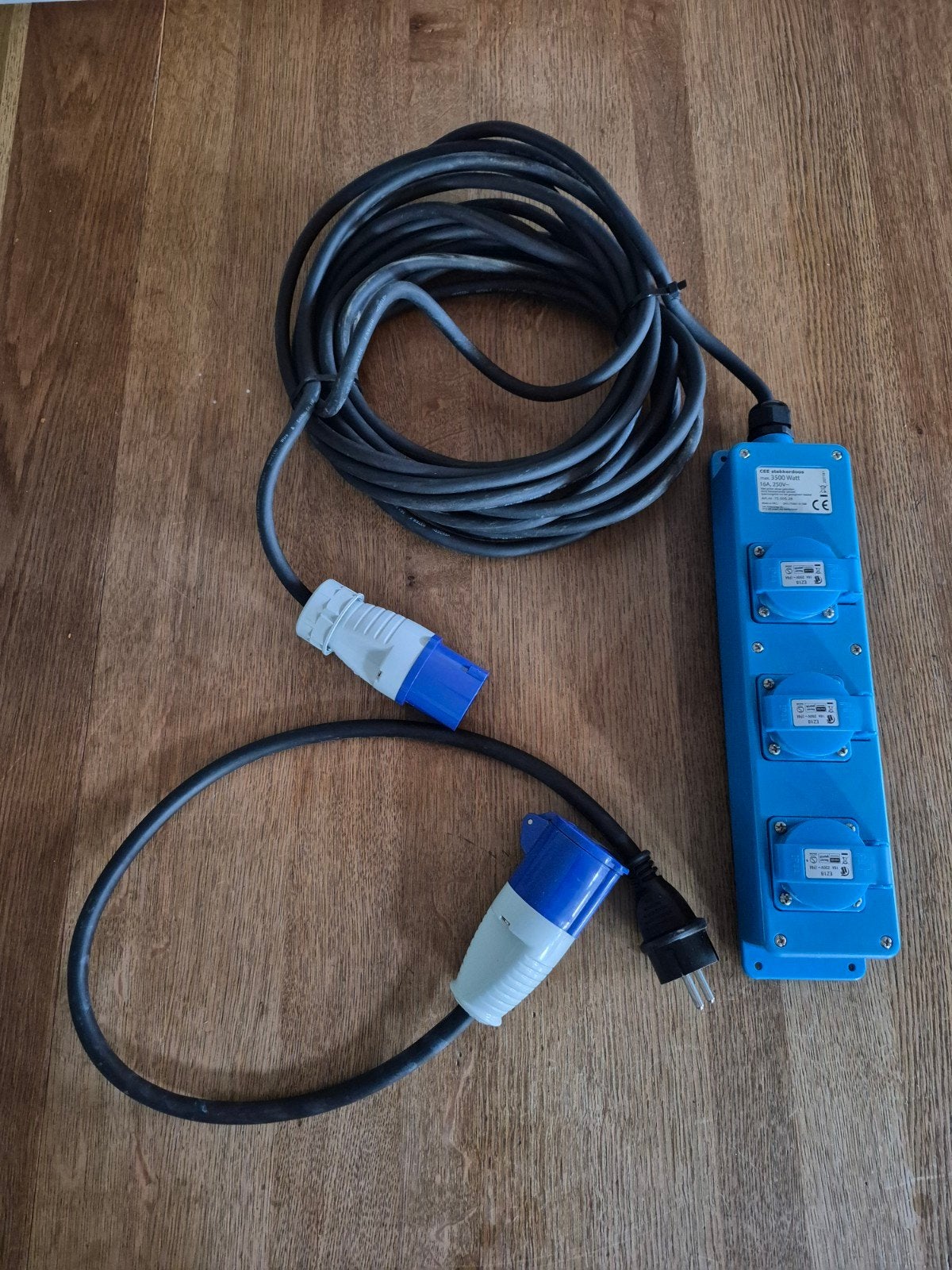 CEE Schuko Stekkerdoos 3500 Watt 16A 250V met verloopstekker, Caravans en Kamperen, Ophalen of Verzenden, Zo goed als nieuw