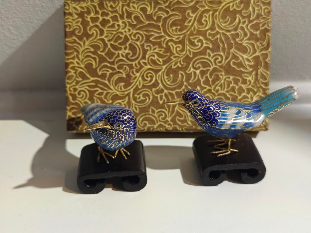 Blauwe Cloisonné emaille vogels op houten sokkels met doos, Ophalen of Verzenden