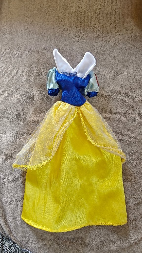 Sneeuwwitje jurk voor Barbie / Barbiekleding 7 dwergen, Kinderen en Baby's, Ophalen of Verzenden, Zo goed als nieuw, Barbie