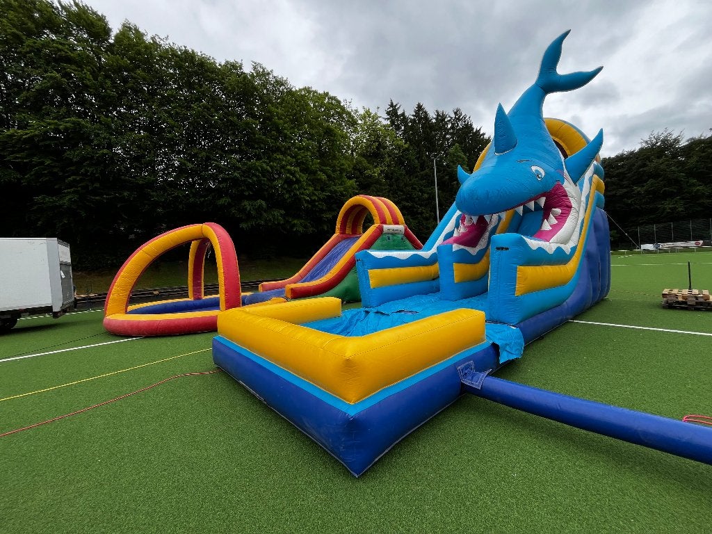 Opblaasbare waterglijbaan haai met zwembad springkussen, Gebruikt, Info@jb-inflatables.nl, JB Inflatables, Ophalen of Verzenden
