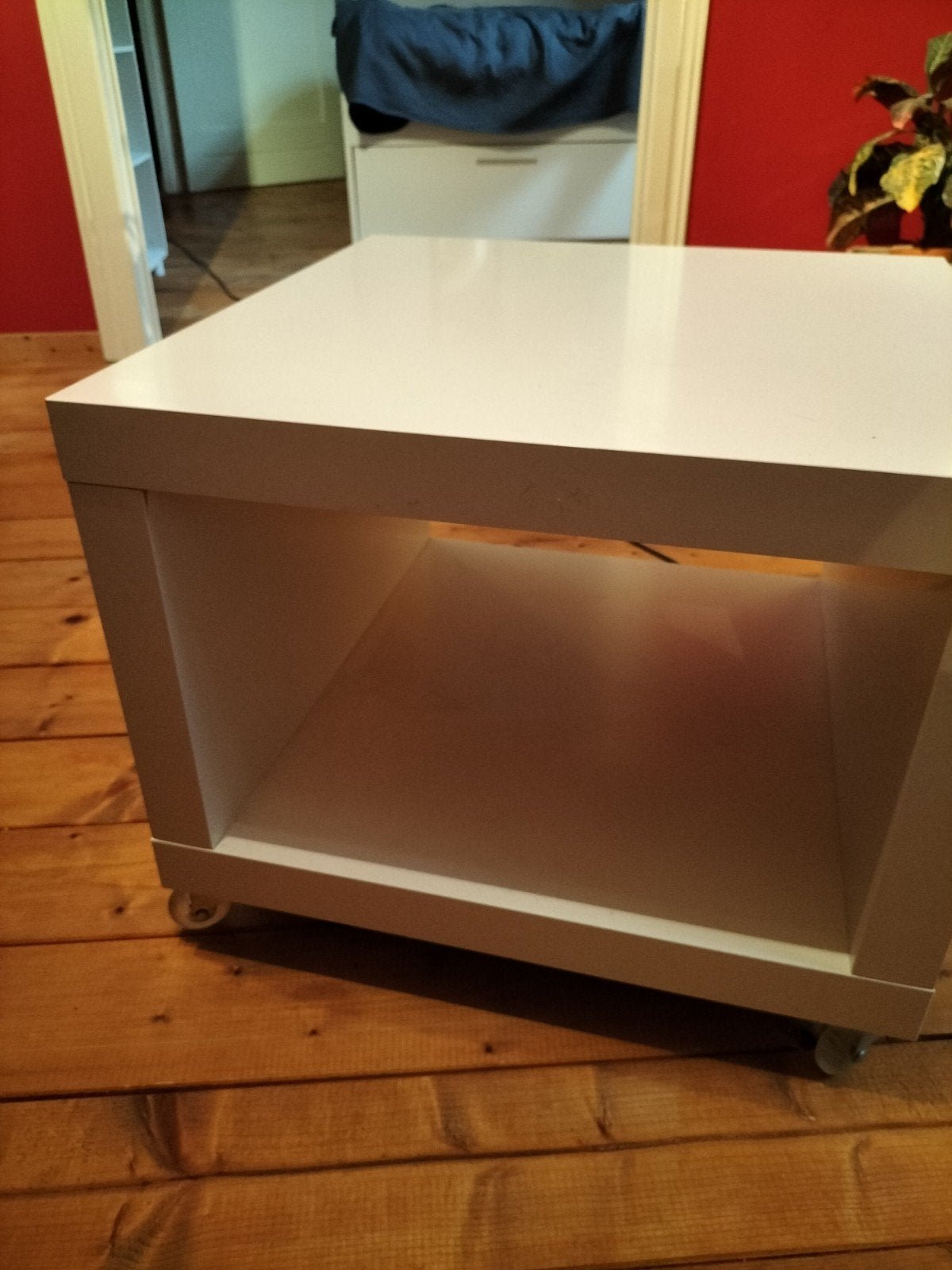 Nette ikea bijzettafel op wieltjes, Ophalen of Verzenden