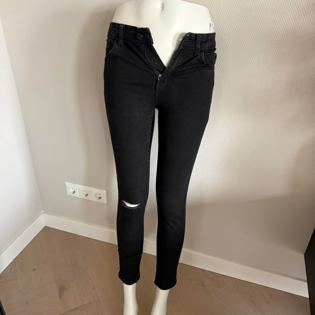 Bershka Skinny Jeans 36 zwart donkergrijs spijkerbroek, Ophalen of Verzenden, Zo goed als nieuw, Zwart, W28 - W29 (confectie 36)