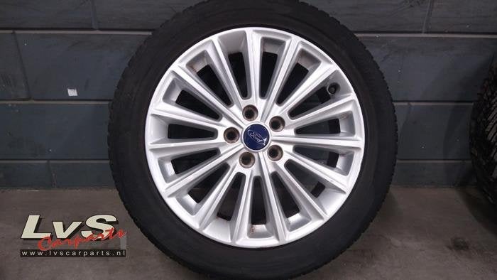 Velg + Band van een Ford Focus, Auto-onderdelen, Banden en Velgen, Gebruikt, -, -, Ophalen of Verzenden