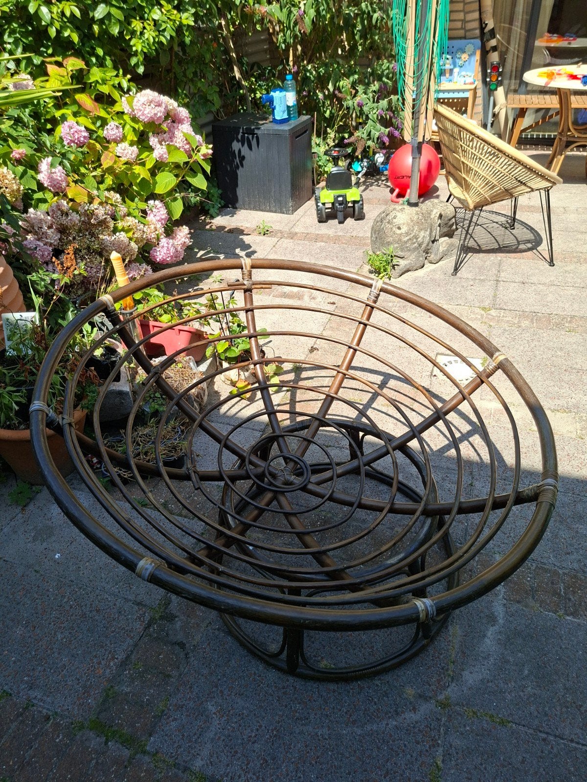 Rotan relax stoel diameter 115cm €25, Tuin en Terras, Tuinstoelen, Ophalen of Verzenden, Rotan