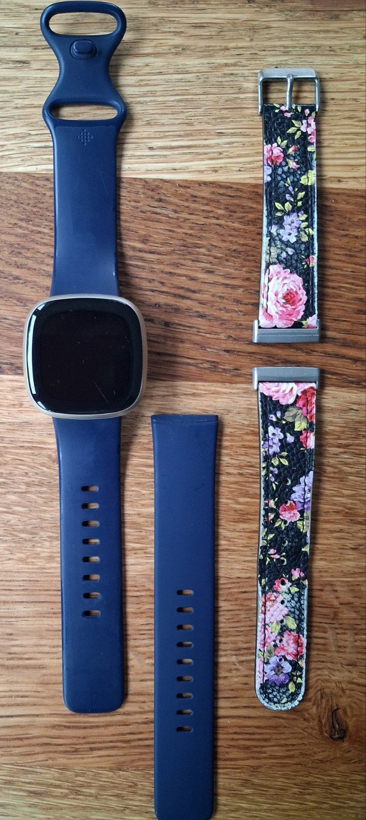 Fitbit Versa 3 smartwatch met extra's, Gebruikt, Blauw, GPS, Ophalen of Verzenden