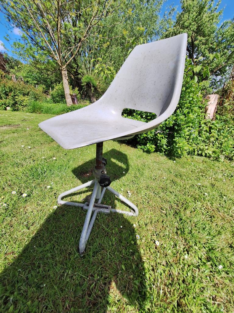 Miroslav Navratil jaren '60 glasvezel tramstoel, Antiek en Kunst, Antiek | Meubels | Stoelen en Banken, Ophalen