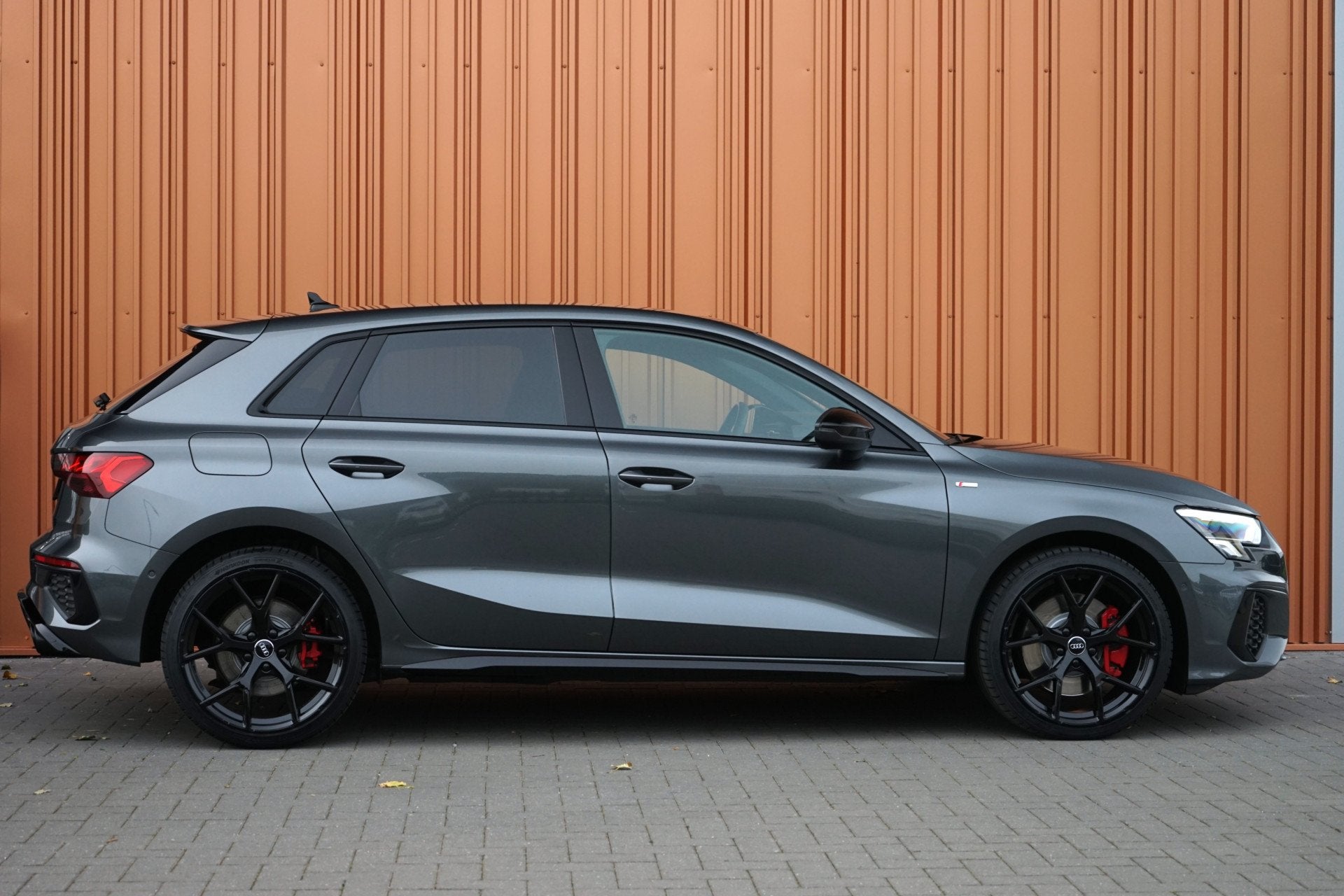Audi A3 Sportback 45 TFSI e S-line 245PK RS-stoel Matrix B&O, Auto's, Automaat, Dealer onderhouden, Gebruikt, Zwart