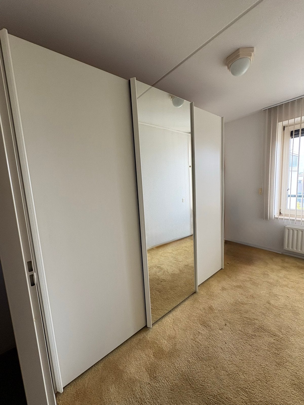 Ruime linnenkast met spiegel, 225x62x220 cm, Ophalen, Gebruikt, 200 cm of meer, Met deur(en)