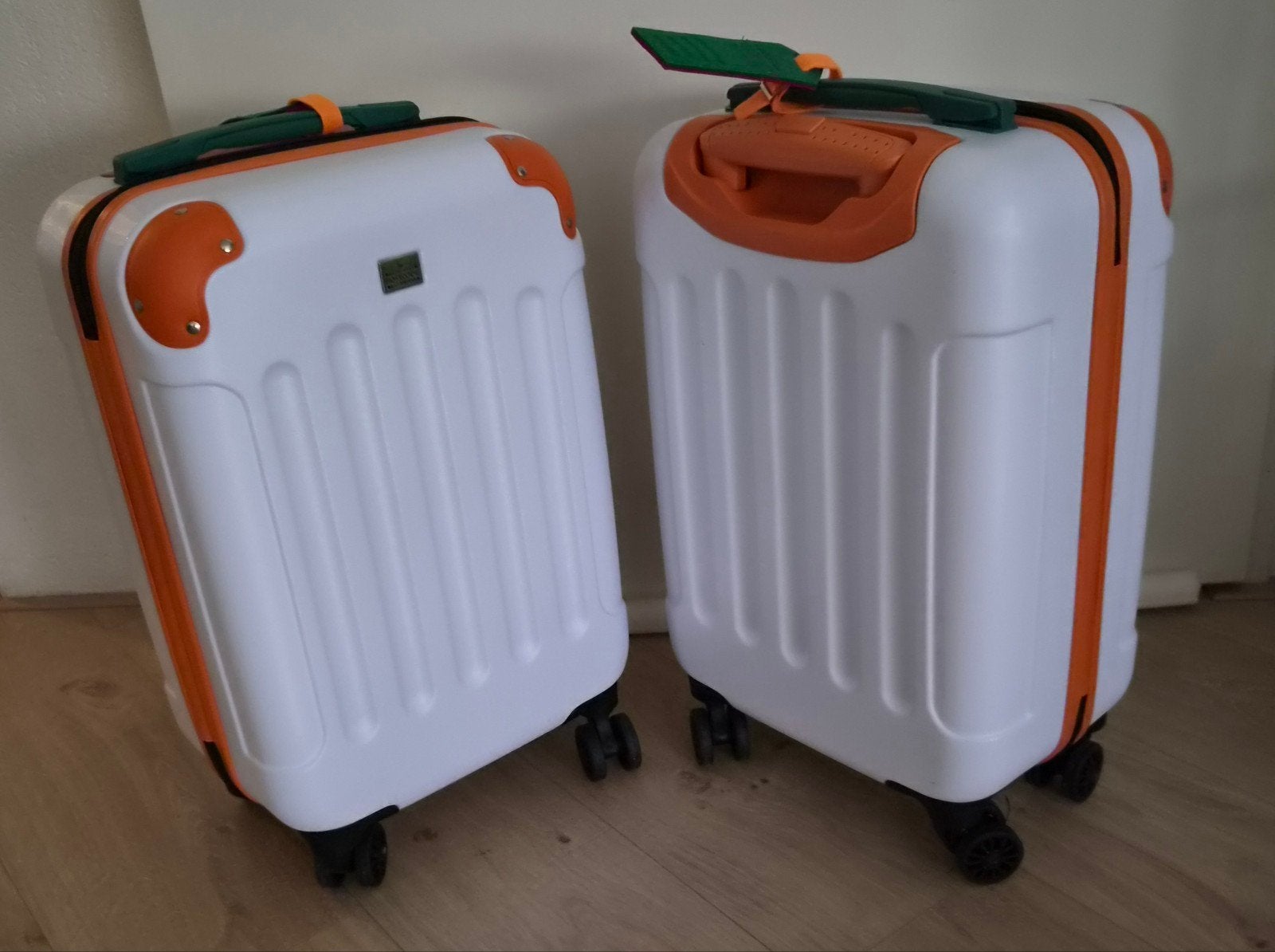 Splinternieuwe koffers van de Postcodeloterij., Ophalen, Nieuw, Hard kunststof, Wieltjes
