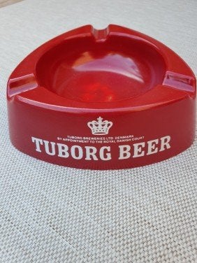Vintage Tuborg Beer rode plastic asbak Made in Italy 1980s, Verzamelen, Ophalen of Verzenden, Zo goed als nieuw, Gebruiksvoorwerp