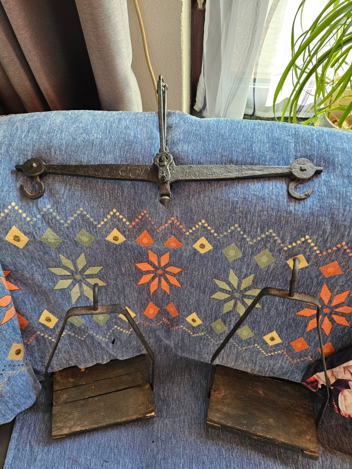 Antieke Weegschaal met Schalen - Decoratief IJzer, Antiek en Kunst, Ophalen