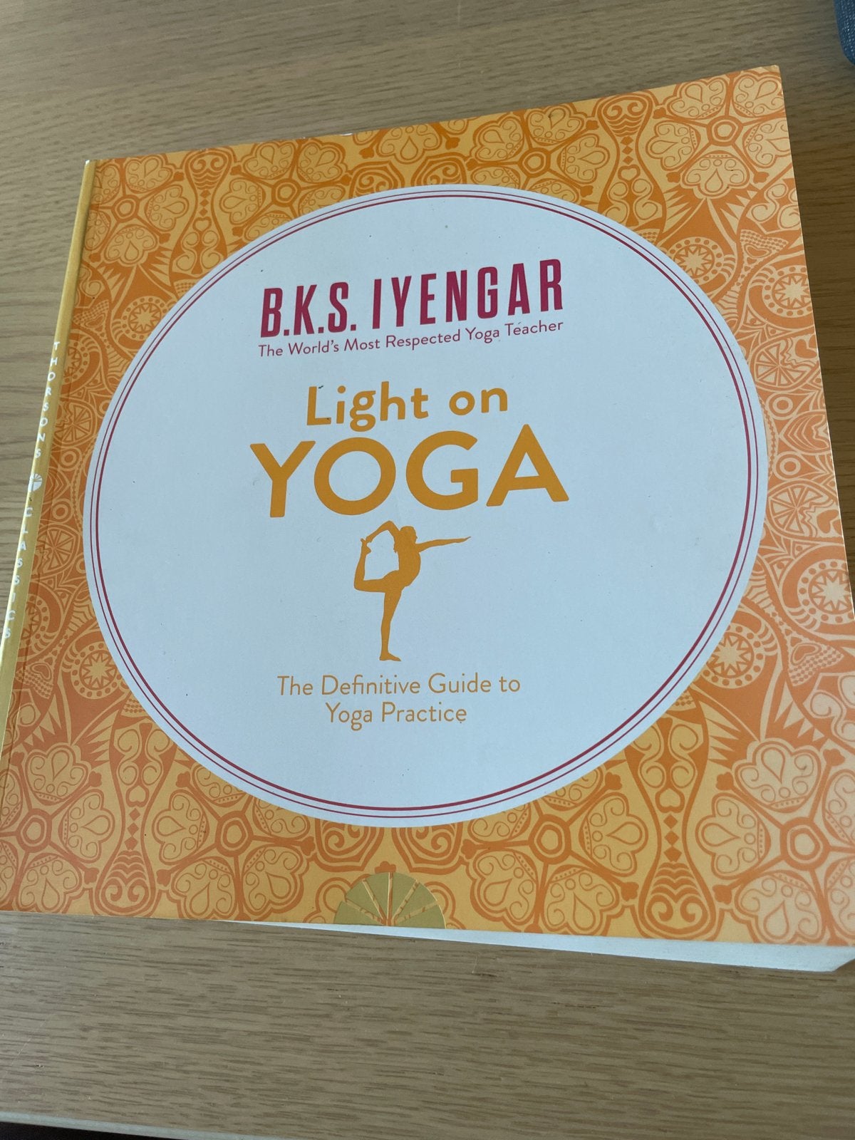 Light on Yoga - B.K.S. Iyengar (Engels), Ophalen of Verzenden, Zo goed als nieuw, Overige onderwerpen, Instructieboek