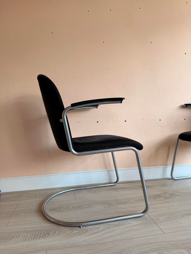 Set van twee Gispen 413 stoelen - Zwarte ribstof, Huis en Inrichting, Stoelen, Gebruikt, Twee, Zwart, Ophalen of Verzenden