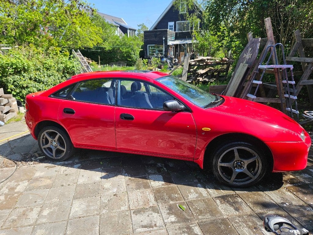 Mazda 323 1.5 I F GLX 1994 Rood, Voorwielaandrijving, Stof, 1489 cc, 4 cilinders