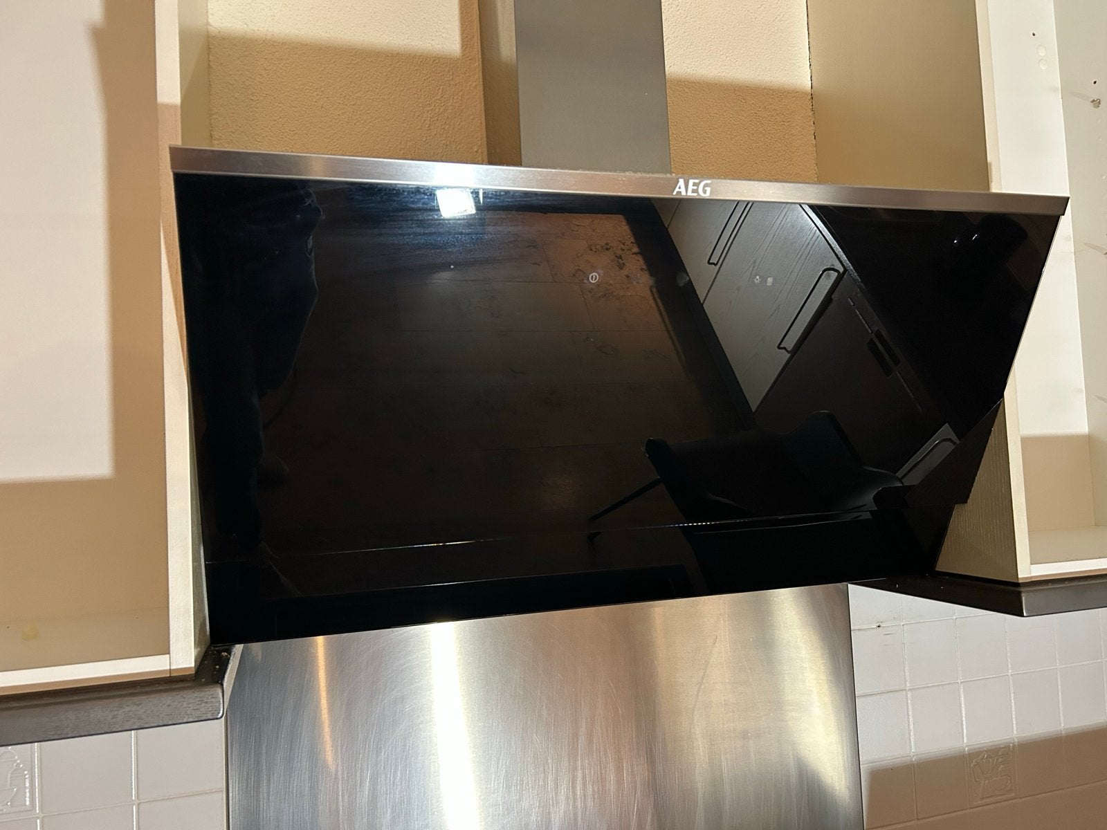 AEG Afzuigkap - Zwart Glas en RVS - Zo goed als nieuw, Witgoed en Apparatuur, Ophalen, Wandschouwkap, Zo goed als nieuw, 400 tot 600 m³ per uur