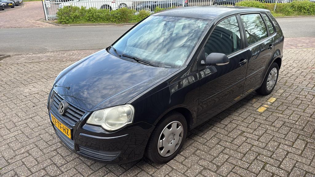Volkswagen Polo 1.2 47KW 5 deurs Airco trekhaak, Auto's, Voorwielaandrijving, Stof, Zwart, 540 kg