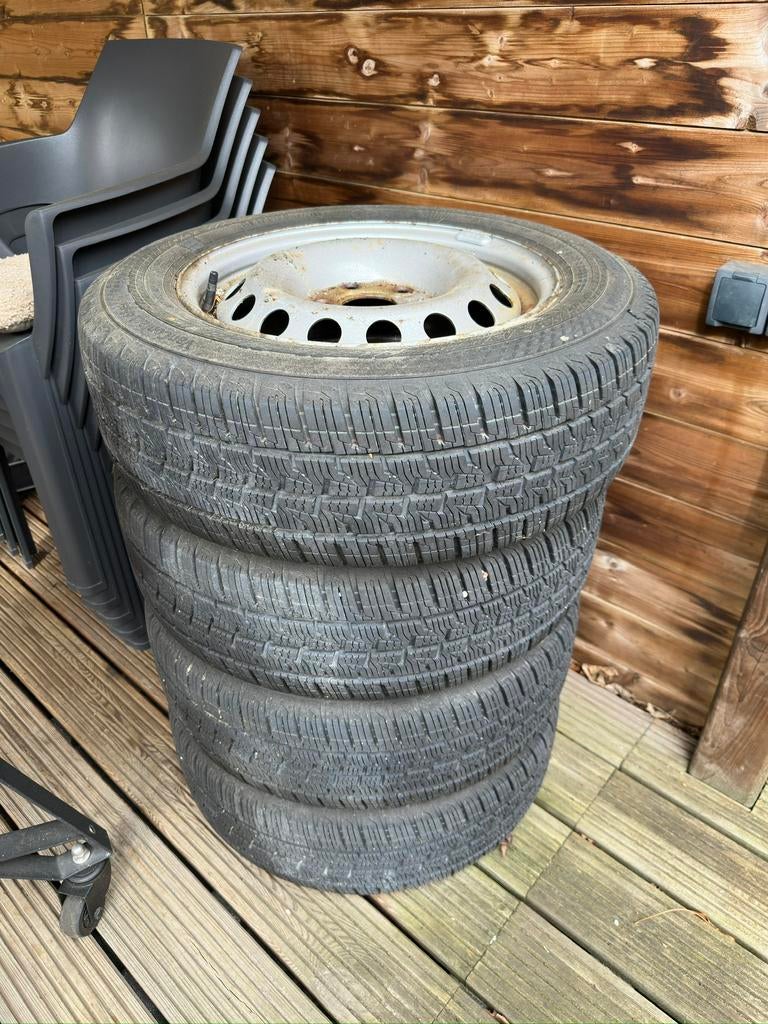 Vancontact 4 season continental met velg 205/65 r16c, Ophalen, Gebruikt