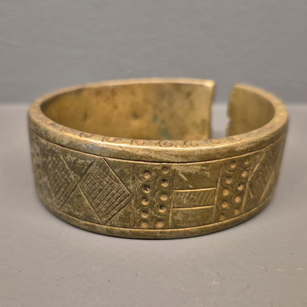 Zware bronzen Dogon armband uit Mali, Ophalen of Verzenden
