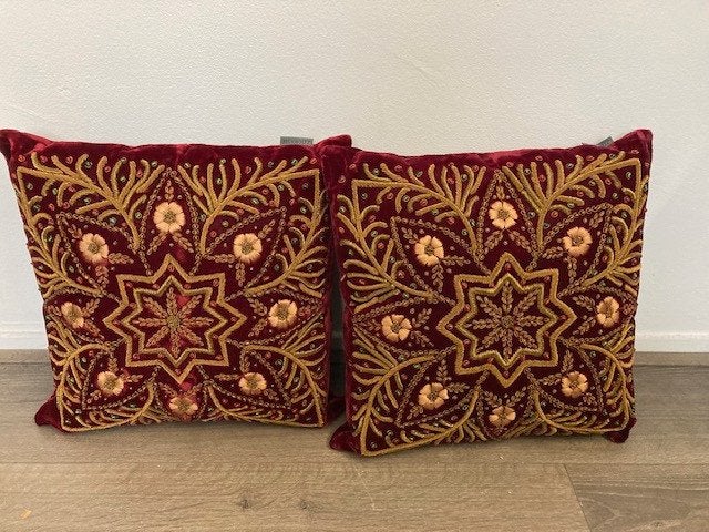 Eichholtz Rode Velours Kussens met Geborduurde Steentjes, Ophalen, Zo goed als nieuw, Rood, Vierkant