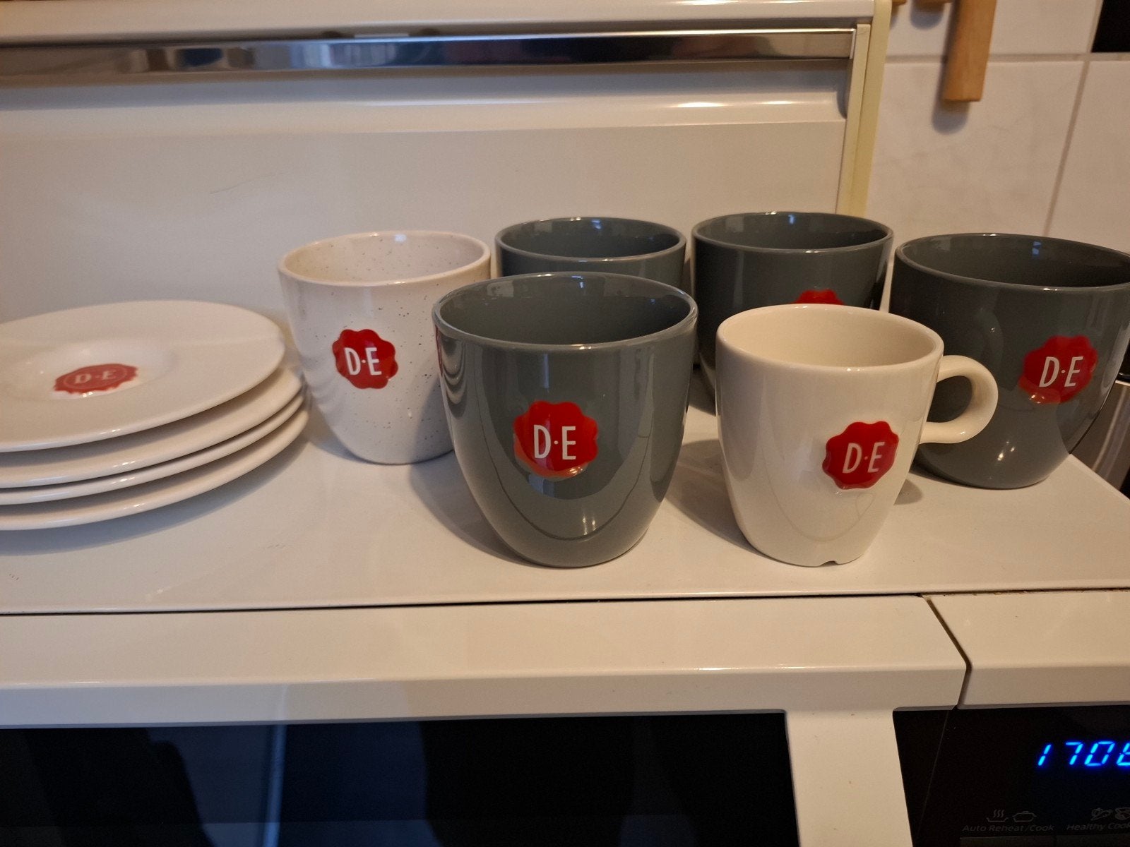D.E. Servies:  6 Mokken & 4 Schotels - Zo goed als nieuw, Overige merken, Keramiek, Ophalen of Verzenden, Zo goed als nieuw
