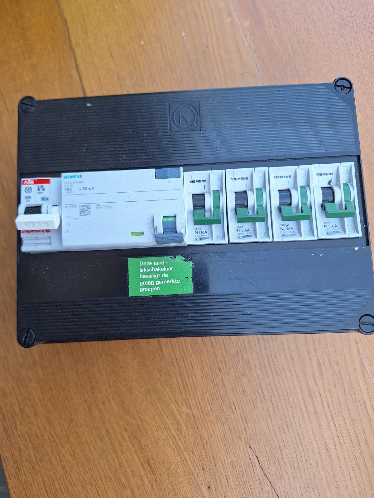 Meterkast met installatieautomaten, Ophalen of Verzenden, Zo goed als nieuw