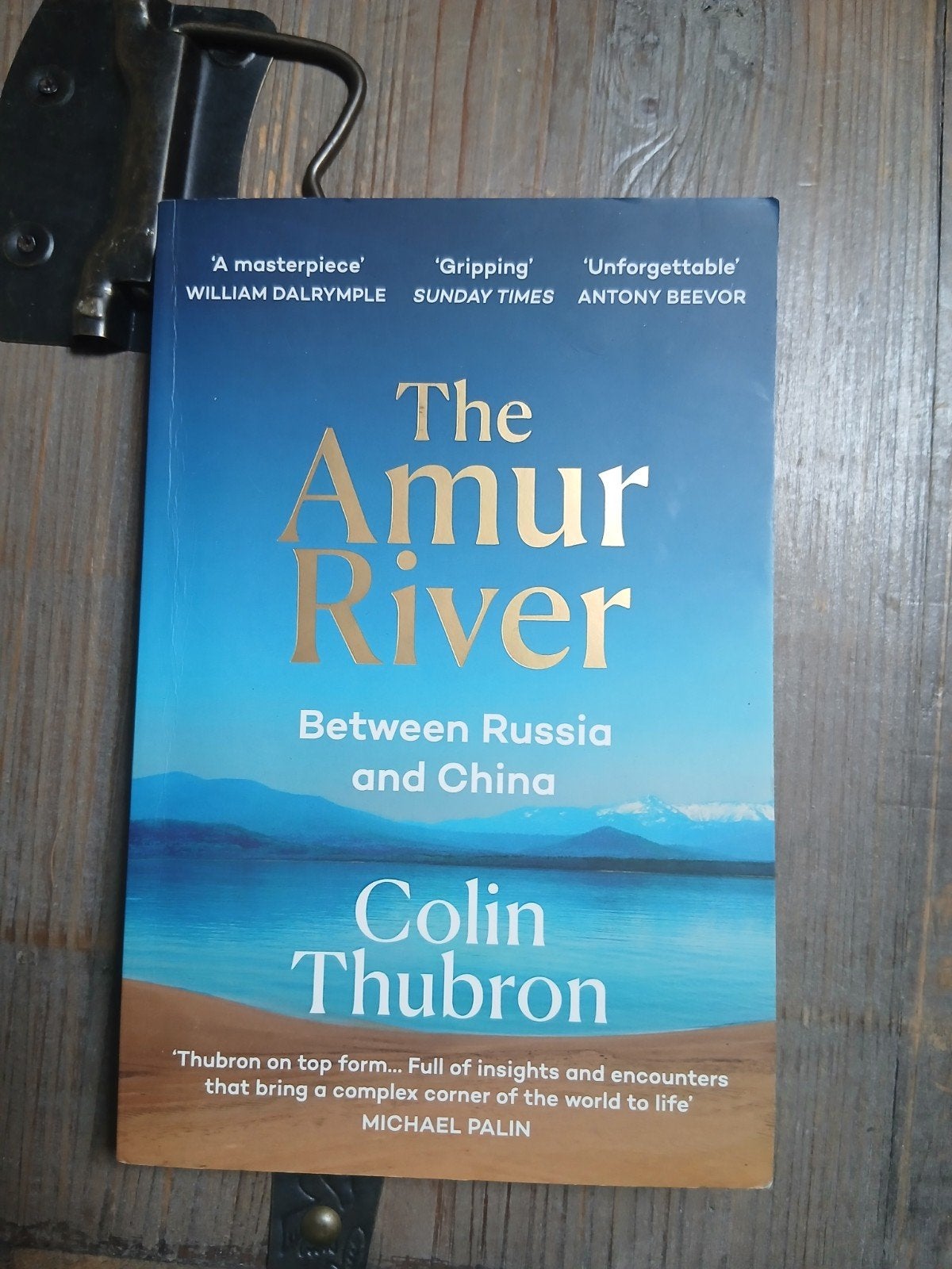 The Amur River: Tussen Rusland en China - Colin Thubron, Colin Thubron, Ophalen of Verzenden, Reisgids of -boek, Azië